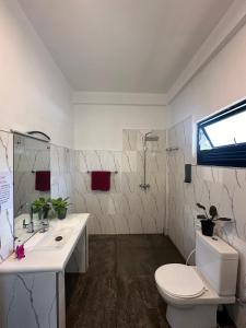 Ένα μπάνιο στο Beyond Nomad Luxury Hostel +119 φωτογραφίες