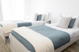 En eller flere senge i et værelse på Casa Pedra de Sal