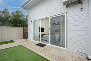 Gallery image of Coastal Comfort in Golden Bay in Secret Harbour