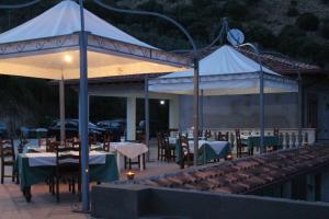 Ein Restaurant oder anderes Speiselokal in der Unterkunft Agriturismo Torre Ercolana 