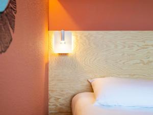 Ένα ή περισσότερα κρεβάτια σε δωμάτιο στο greet Brussels Airport Zaventem