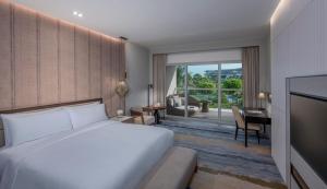 Postel nebo postele na pokoji v ubytování InterContinental Ras Al Khaimah Mina Al Arab Resort & Spa by IHG