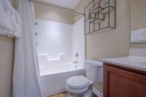 Koupelna v ubytování A Farm in the Heart of Raleigh