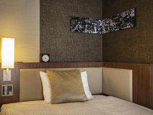 Postel nebo postele na pokoji v ubytování ibis Styles Tokyo Ginza
