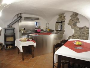 Kuchyň nebo kuchyňský kout v ubytování Osteria Del Centro