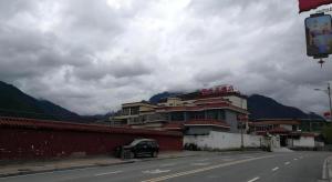 a car parked in front of a building on a street at Shell Linzhi Bayi Area G318 Shuangyong Road Hotel in Dagzê