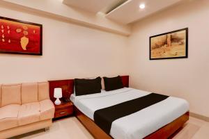 Postel nebo postele na pokoji v ubytování Super Townhouse Oak Ramdaspeth Downtown + 26 fotografií