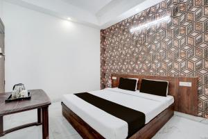 a bedroom with a large bed and a table at Collection O Palwal-Aligarh Crossway Formerly Hotel Kadamb in Palwal +21 photos