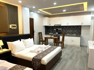 Kuchyň nebo kuchyňský kout v ubytování LDR Travellers Inn