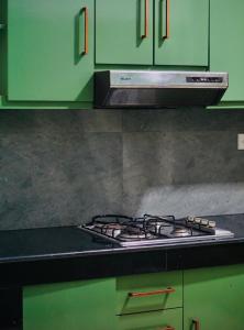 Η κουζίνα ή μικρή κουζίνα στο White House Group - Luxury Apartments, Matara City