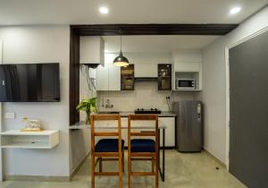 Nhà bếp/bếp nhỏ tại BedChambers Aparthotels Near Medicity, Gurgaon +26 ảnh