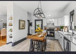 Kuchyň nebo kuchyňský kout v ubytování Gorgeous and spacious Thomasville Downtown home + 10 fotografií