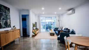 Khu vực ghế ngồi tại Relax at 42 Cape View Resort