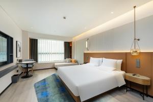 Ένα ή περισσότερα κρεβάτια σε δωμάτιο στο Grand Mercure Guangzhou Baiyun +43 φωτογραφίες