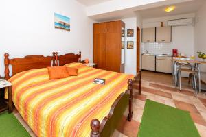 Kuchyň nebo kuchyňský kout v ubytování Fisherman's Guest house Galeb