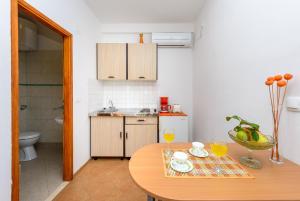 Kuchyň nebo kuchyňský kout v ubytování Fisherman's Guest house Galeb + 37 fotografií