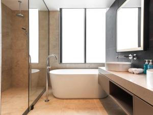 Koupelna v ubytování Novotel Devonport