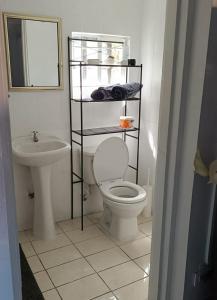 Koupelna v ubytování Montego Bay Guesthouse + 6 fotografií