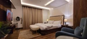 Postel nebo postele na pokoji v ubytování Goldcrest Apartments