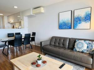 Χώρος καθιστικού στο Sunset Marina Escape Freo-amazing Views & Central