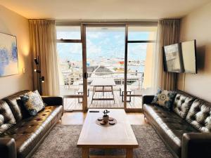 Χώρος καθιστικού στο Sunset Marina Escape Freo-amazing Views & Central