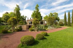 PalazzoneにあるGodiluvaの庭と私道のある家