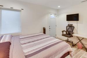 TV a/nebo společenská místnost v ubytování Luxury guest suite in Los Angeles