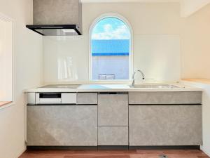Kuchyň nebo kuchyňský kout v ubytování The Lobs Brand new 6 bedroom 4BATH 8 mins to Rusutsu 2025