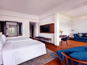 Postel nebo postele na pokoji v ubytování Grand Mercure Bali Seminyak