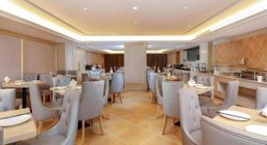 Restaurace v ubytování Vienna Hotel Chengdu Xinjin Old Pier Liujianian Metro Station