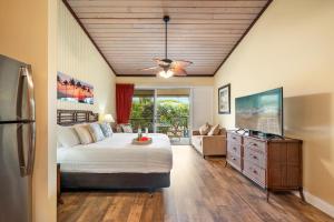 Postel nebo postele na pokoji v ubytování Napili Shores D229 condo