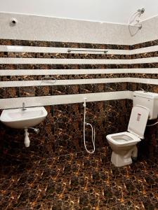 Ένα μπάνιο στο LUXUS Resort & Swimming Pool