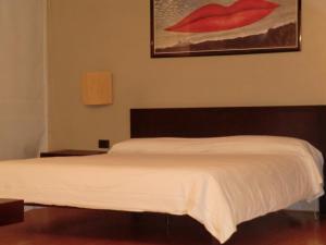 A bed or beds in a room at Hotel Ristorante al Gabbiano