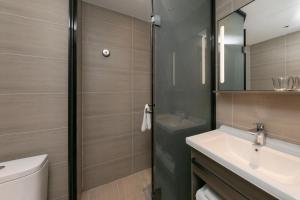 Ένα μπάνιο στο Hanting Hotel Beijing South Railway Station Gongyi Dongqiao