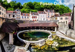 a view of a city with a bridge and buildings at Gîte Le Flot in Saint-Florentin