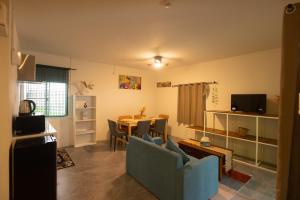 TV a/nebo společenská místnost v ubytování Via del Mare Residence