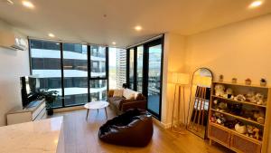 Χώρος καθιστικού στο Trio BoxHill Lux Entire 3Bedroom Apt with car park and prime location