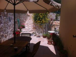 a patio with a table and an umbrella at Ca' di Bianca in Moneglia