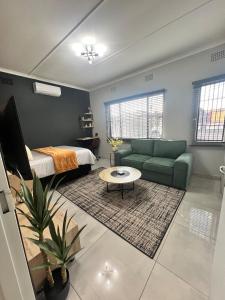 Χώρος καθιστικού στο Navy Pearls 2