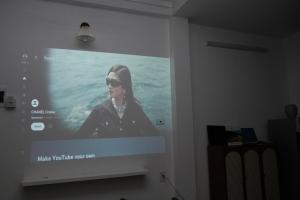 TV a/nebo společenská místnost v ubytování Paperi House - next to night market