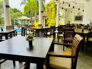 Restaurace v ubytování Fort Edge Retreat