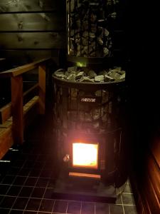 Gallery image of Log cabin by the lake in Pieksamaki +5 photos