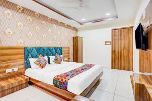 Postel nebo postele na pokoji v ubytování FabHotel Lake View I