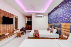 TV a/nebo společenská místnost v ubytování FabHotel Lake View I + 20 fotografií