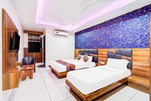 Postel nebo postele na pokoji v ubytování FabHotel Lake View I