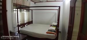 Ένα ή περισσότερα κρεβάτια σε δωμάτιο στο Sam's Villa Weligama