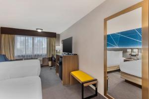 TV a/nebo společenská místnost v ubytování Comfort Inn Green River National Park Area