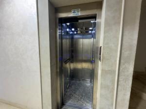 Fotografie z fotogalerie ubytování Appartement Luxueux, 2 chambres, à 300m de la Gare de train v destinaci Fès