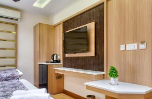 a small room with a bed and a mirror at Hotel Holiday Dreamz in Amritsar