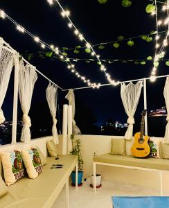 Bazén v ubytování Turtle Hostel Udaipur- 10 mtr from Lake nebo v jeho okolí